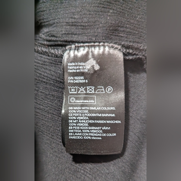 L.O.G.G. Label of Graded Goods H&M Women's V-Neck Blouse Black - Picture 4 of 4